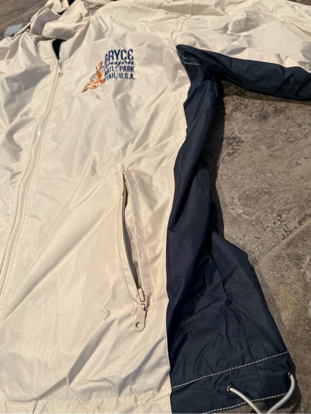 Bryce Canyon national park Utah USA raincoat designed in USA few spots see image - Picture 2 of 16